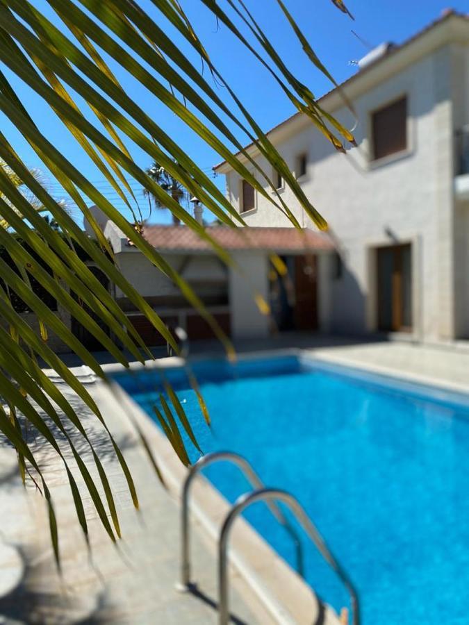 Episkopi Villa, Luxury 4 Bedroom With Pool - Limasol