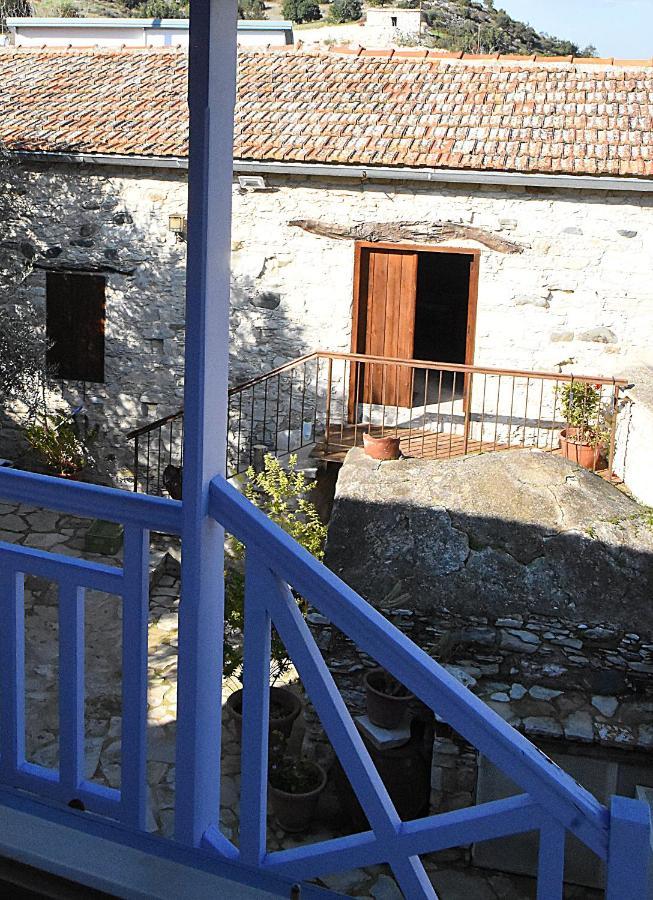 To Konatzi Tou Flokka * Agios Theodoros