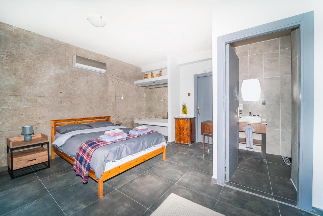 Chardonnay Guest With Great View For Nature Lovers Country house *