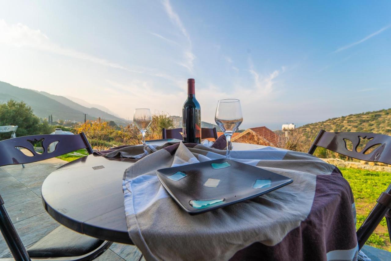 Chardonnay Guest With Great View For Nature Lovers Country house *