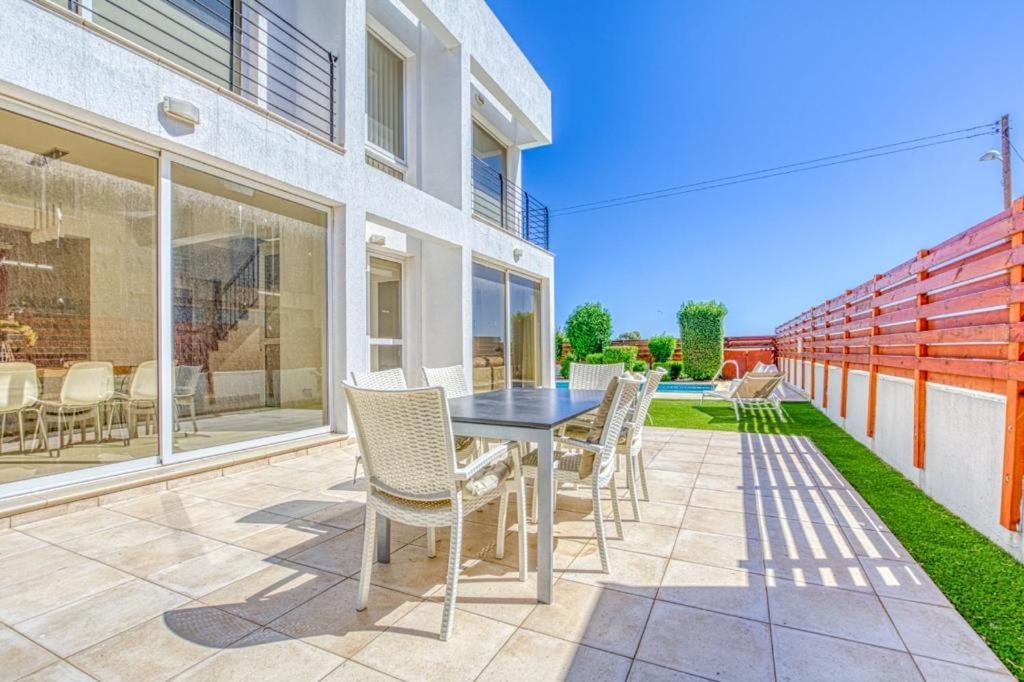Athina Gardens Sea View *