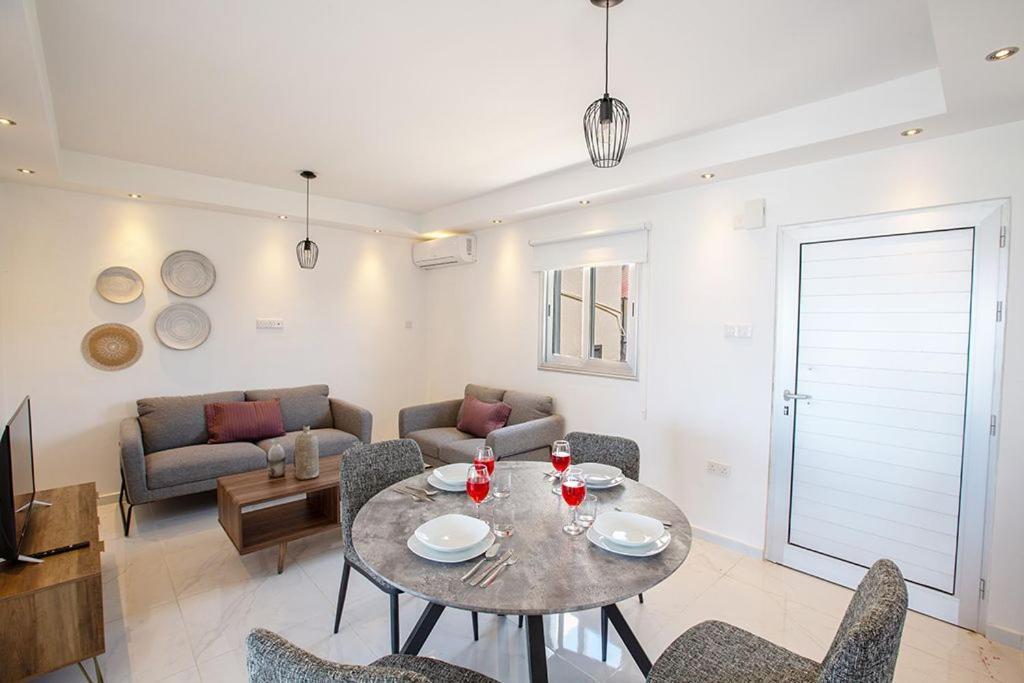 Apartment Apt Misia Enas - Modern 2 Bedroom Apartment With Sea Views - Close To Ayia Napa Square *