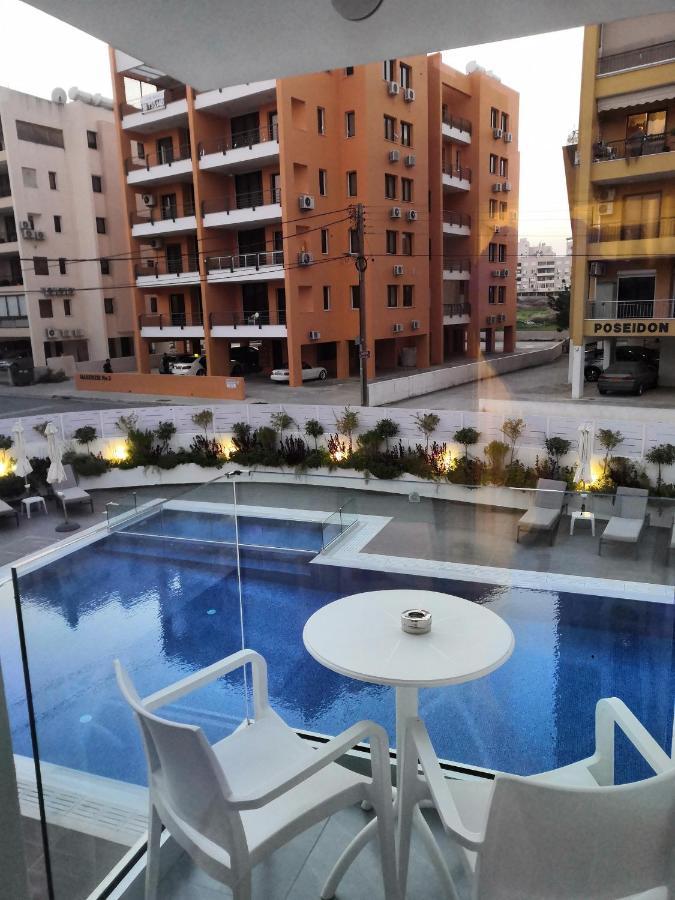 Western Larco 4*