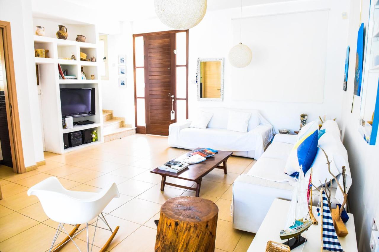 Riverland Villa *