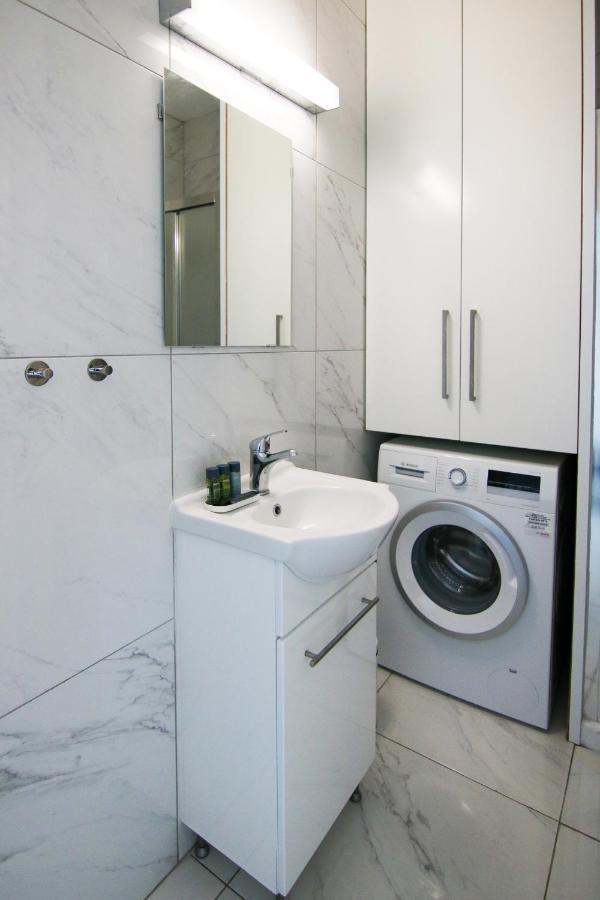 Phaedrus Living - Seaside Executive Flat Harbour 206 Apartment *