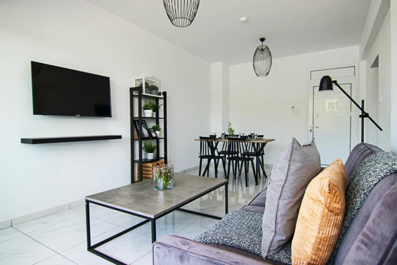Phaedrus Living - Seaside Executive Flat Harbour 206 * Paphos