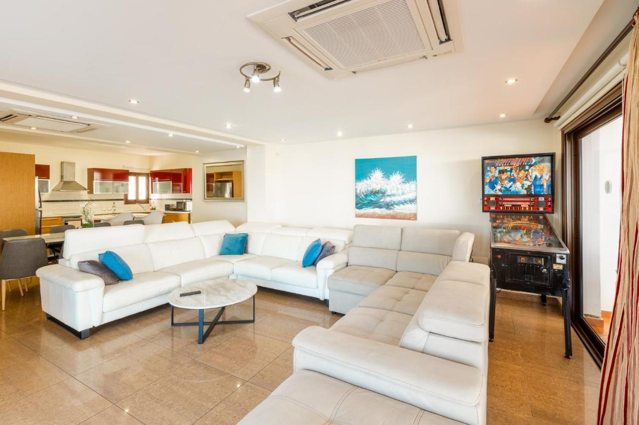 Seafront Villa *