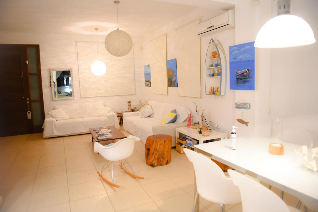 Riverland Villa *