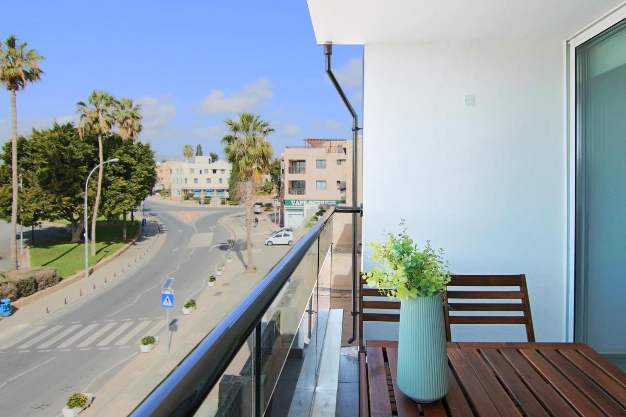 Phaedrus Living - Seaside Executive Flat Harbour 206