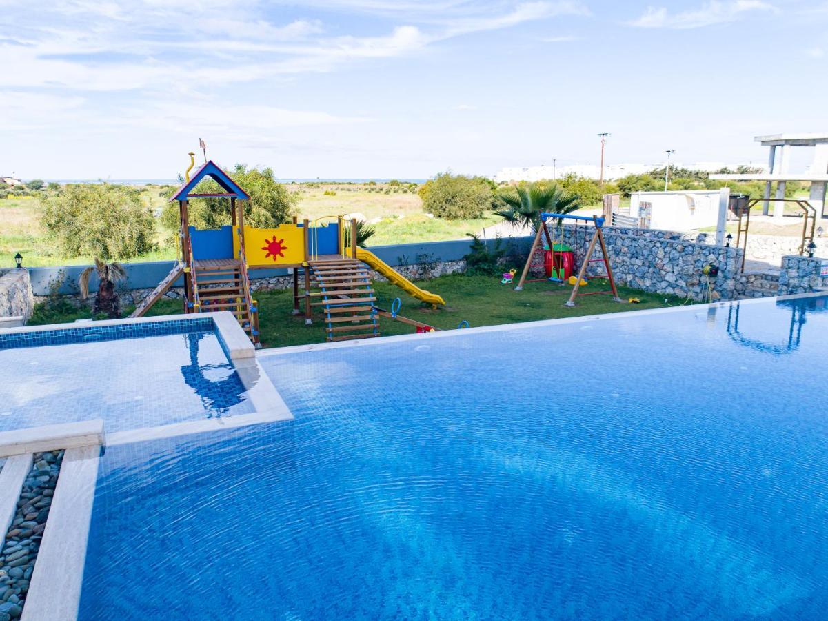 Aphrodite Beachfront Official Ghaziveran