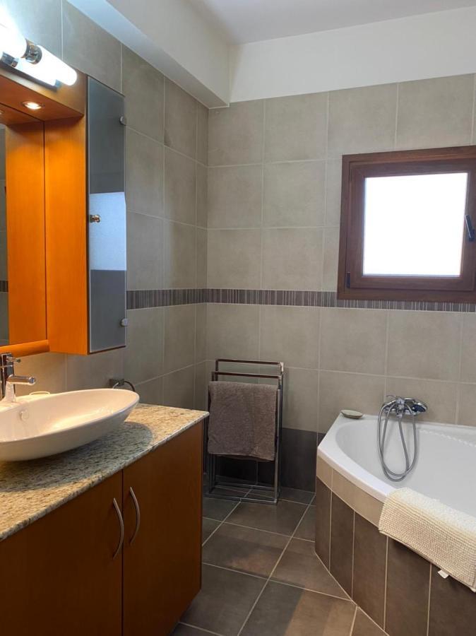 Episkopi Villa, Luxury 4 Bedroom With Pool - Villa