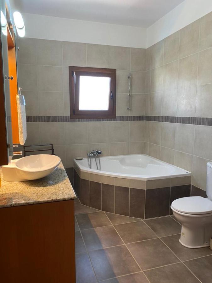 Episkopi Villa, Luxury 4 Bedroom With Pool - Villa Limasol