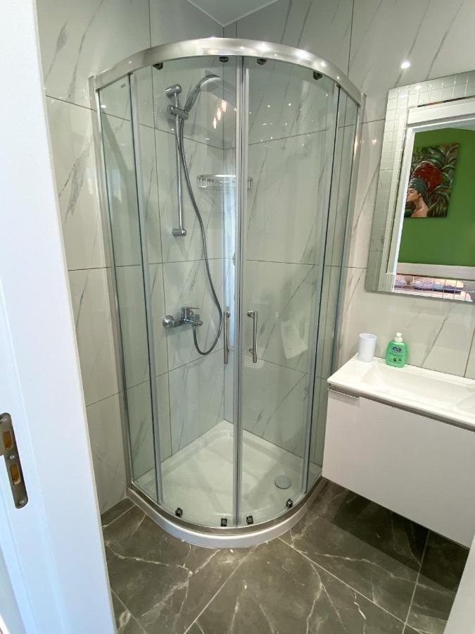 Villa Luxury Roma Near The Coral Bay