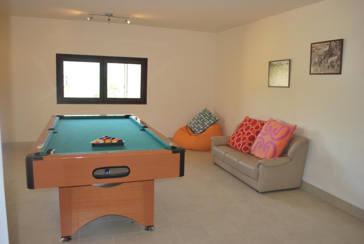 Amazing Luxury Villa, In Paphos, Extremely Large Pool. Jacuzzi, Gym, Games Villa Argaka
