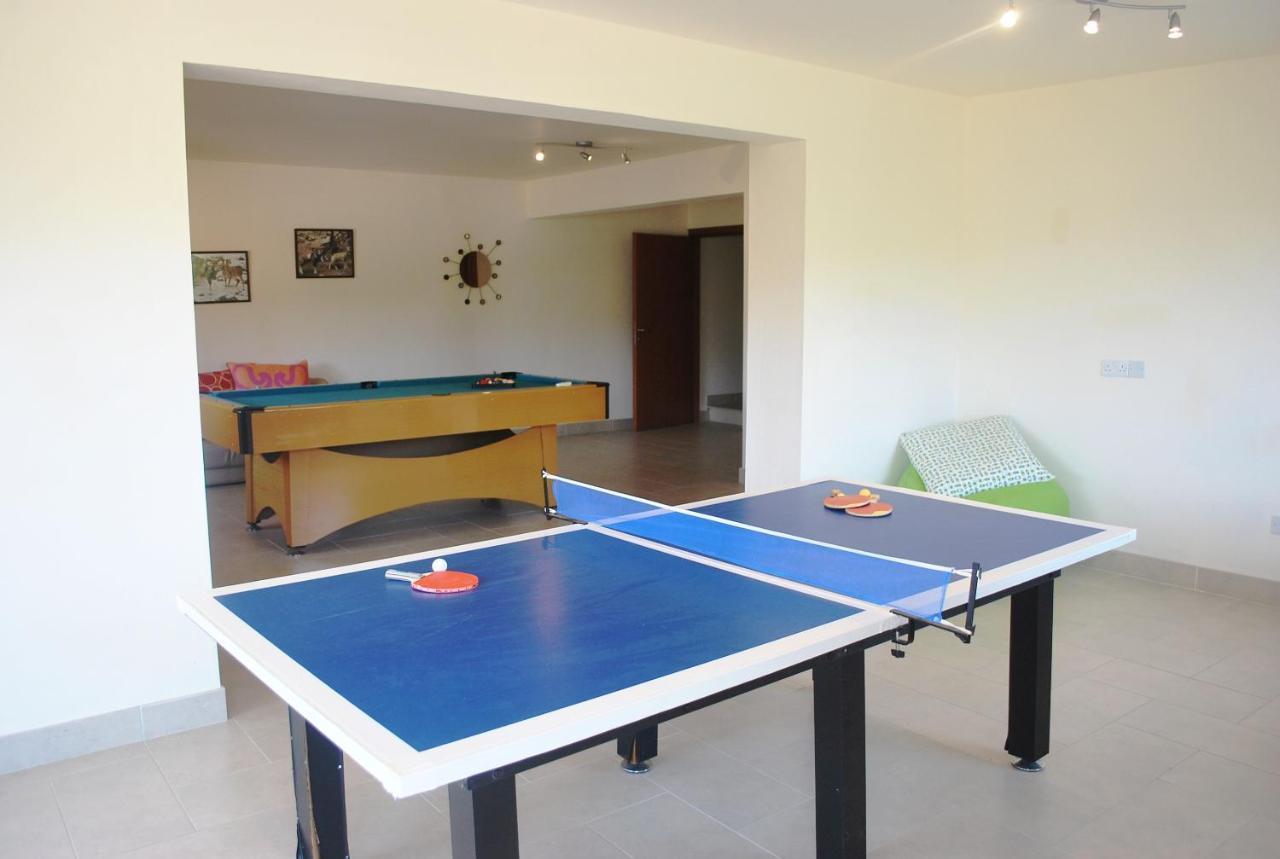 Amazing Luxury Villa, In Paphos, Extremely Large Pool. Jacuzzi, Gym, Games Villa