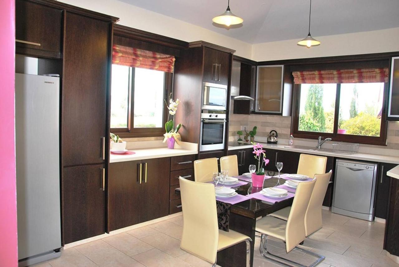 Marlin Front Luxury - 4 Bedrooms Villa Agia Marina (Northern Cyprus)
