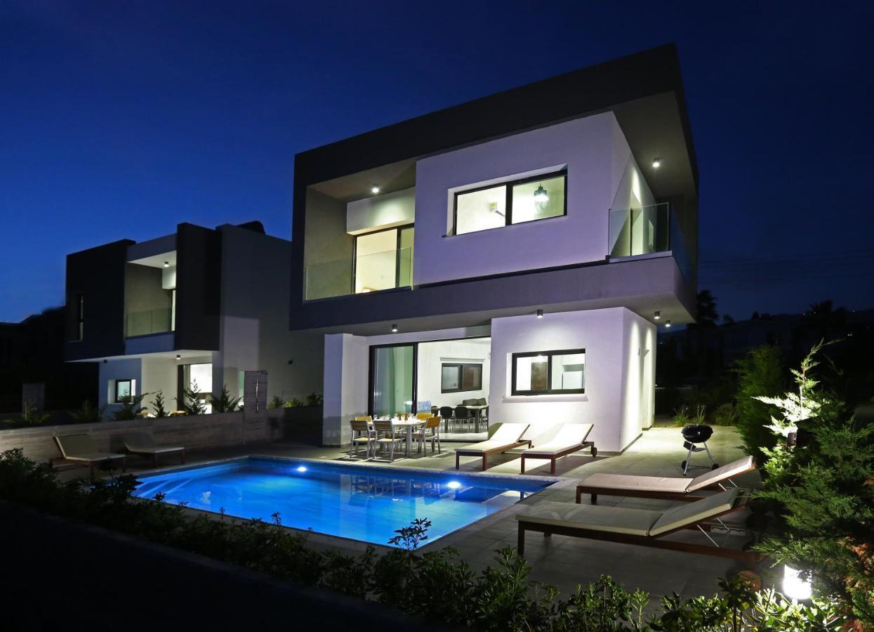 Yria Villa *