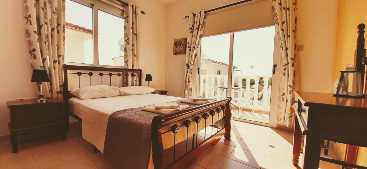 Sunny Villa *