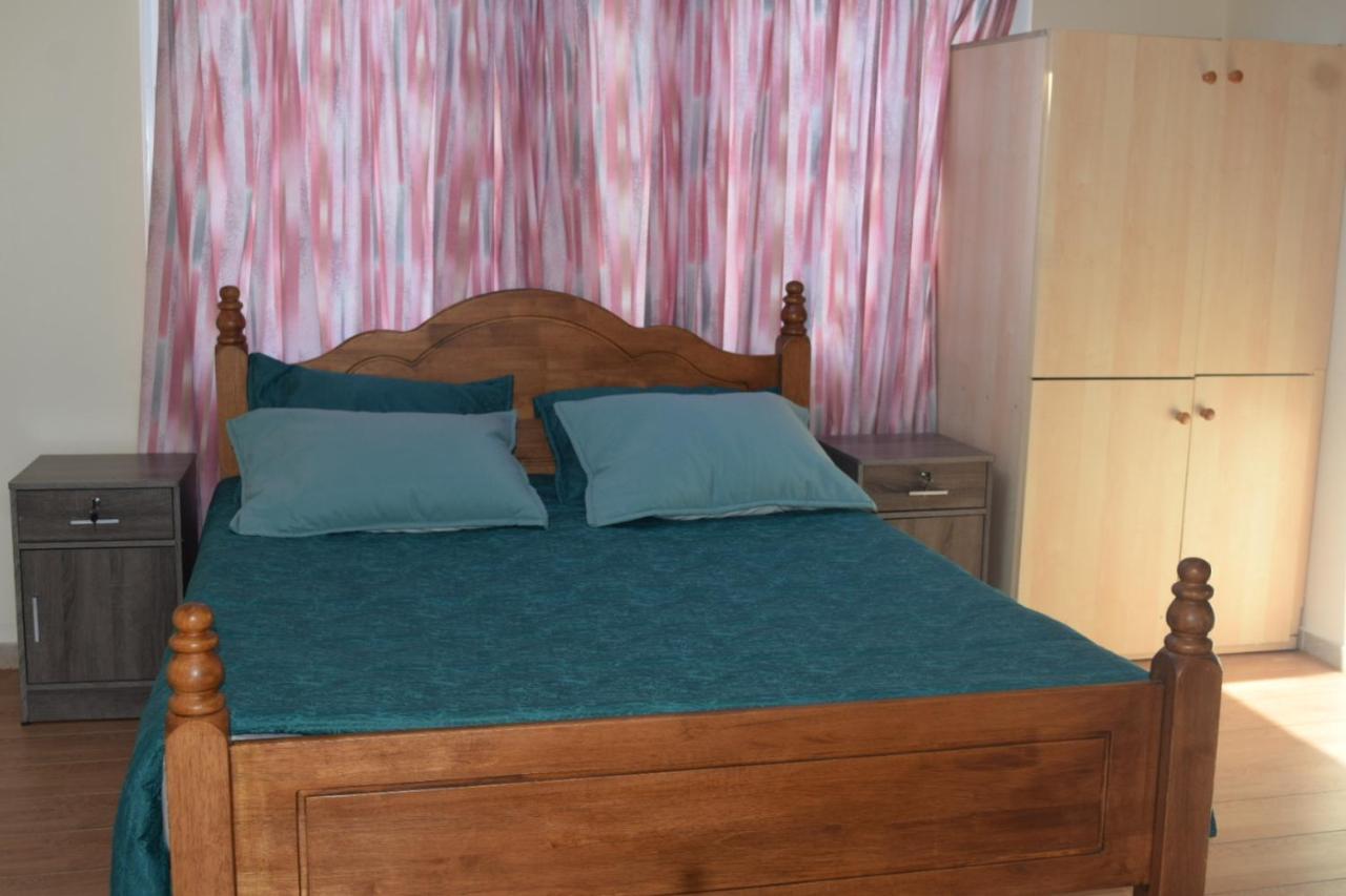 Vakantiehuis Mersinera Paradise Garden Stars House
