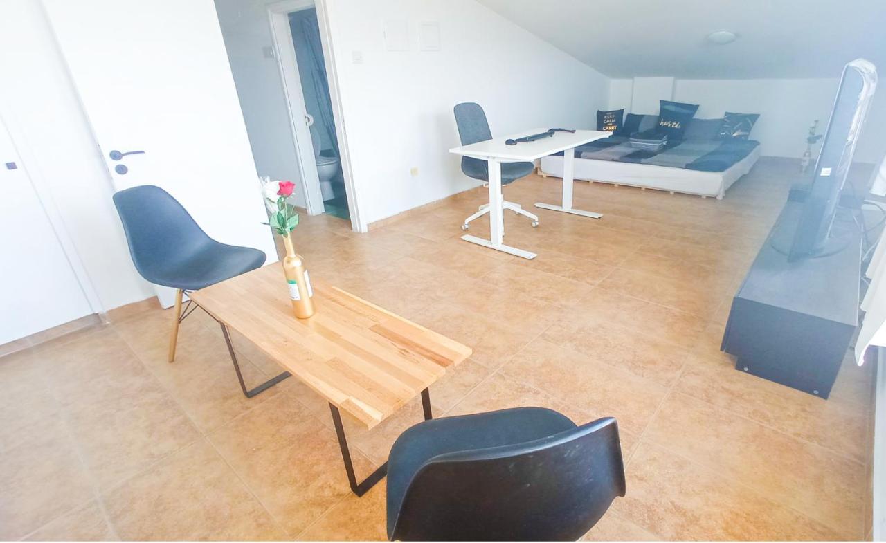 Luxury Maisonette - Ea View, Gym- 5 Min From *