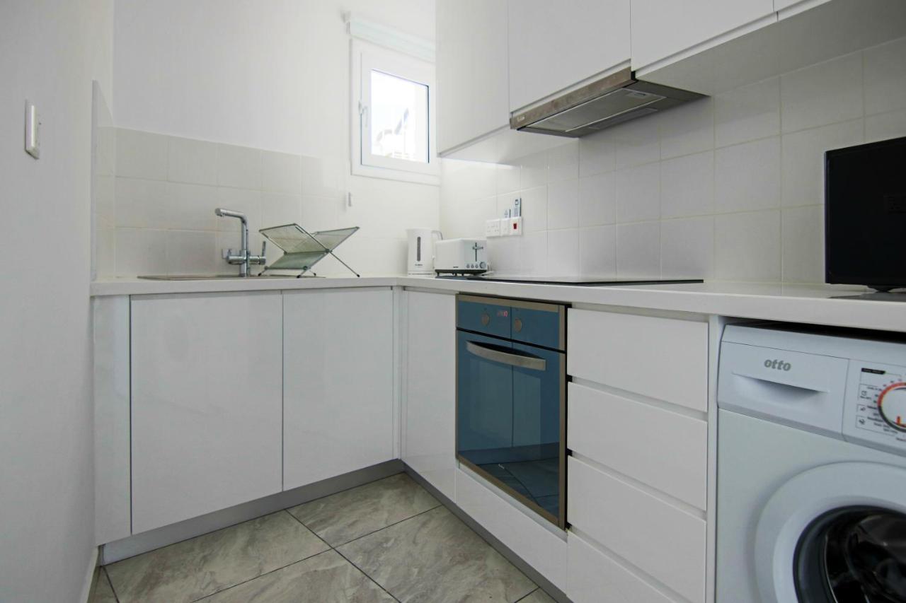 Phaedrus Living: Seaside Luxury Flat Lighthouse 74 Apartment *
