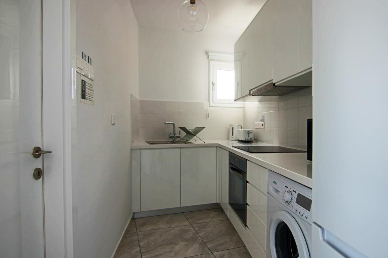 Phaedrus Living: Seaside Luxury Flat Lighthouse 74 Apartment