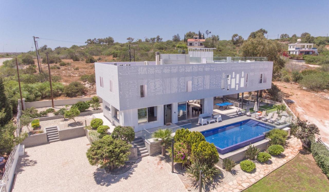 Chloe Luxury Villa *