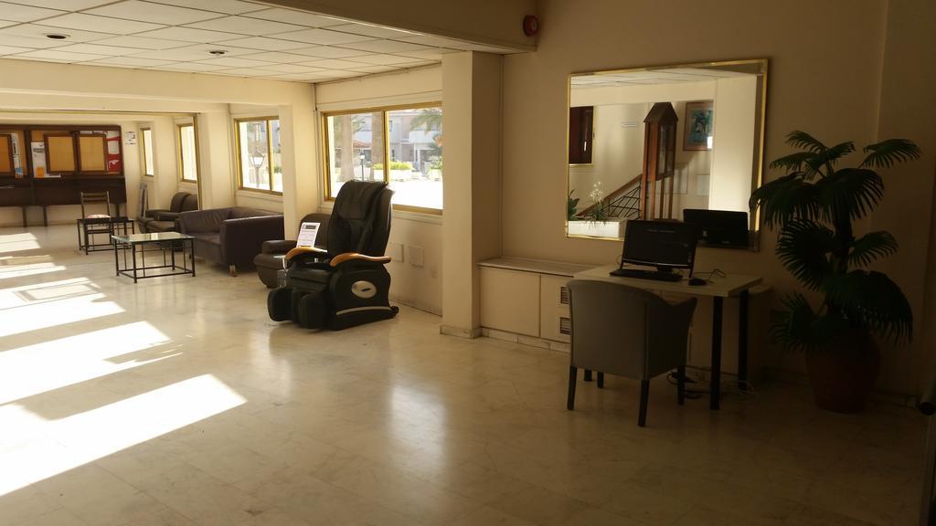Crown Henipa Hotel 3*