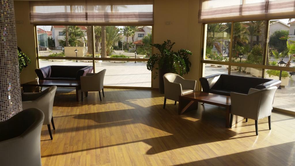 Crown Henipa Hotel