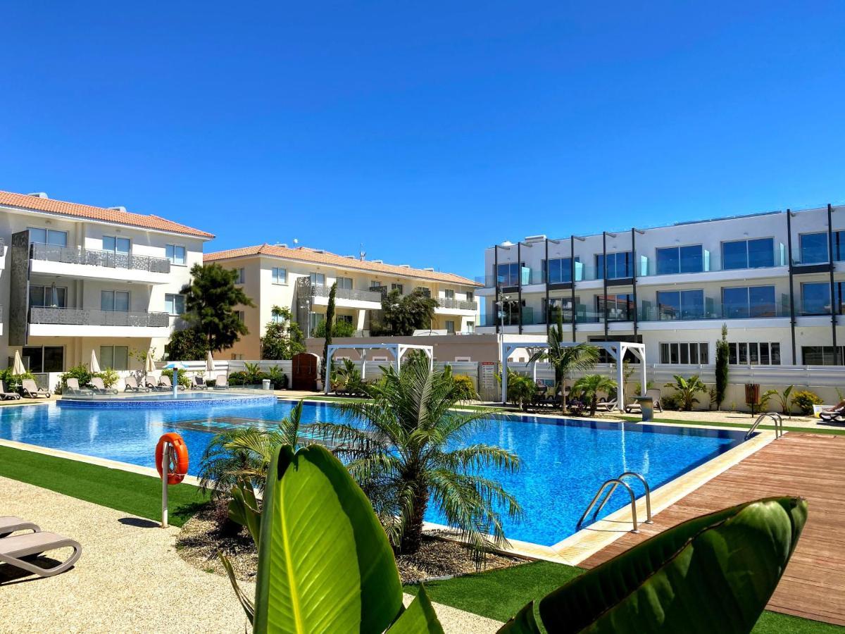 Domino Blue Paralimni
