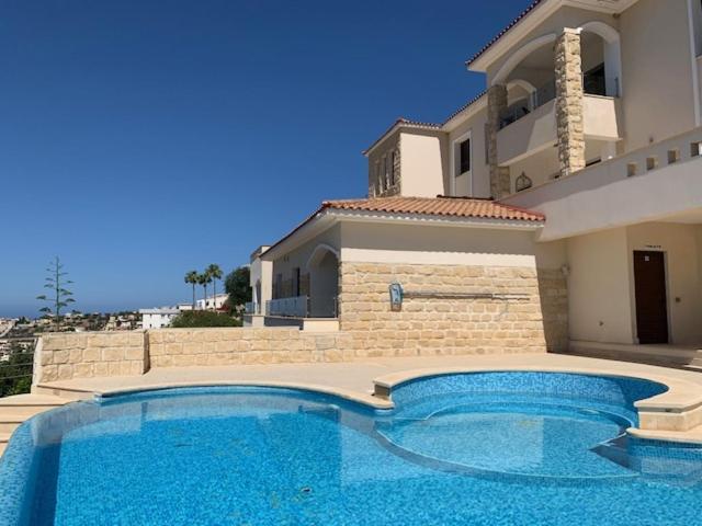 Beau Views Seven Apartment Peyia