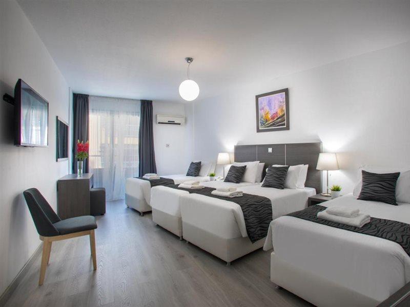 Aparthotel Blazer Larnaca