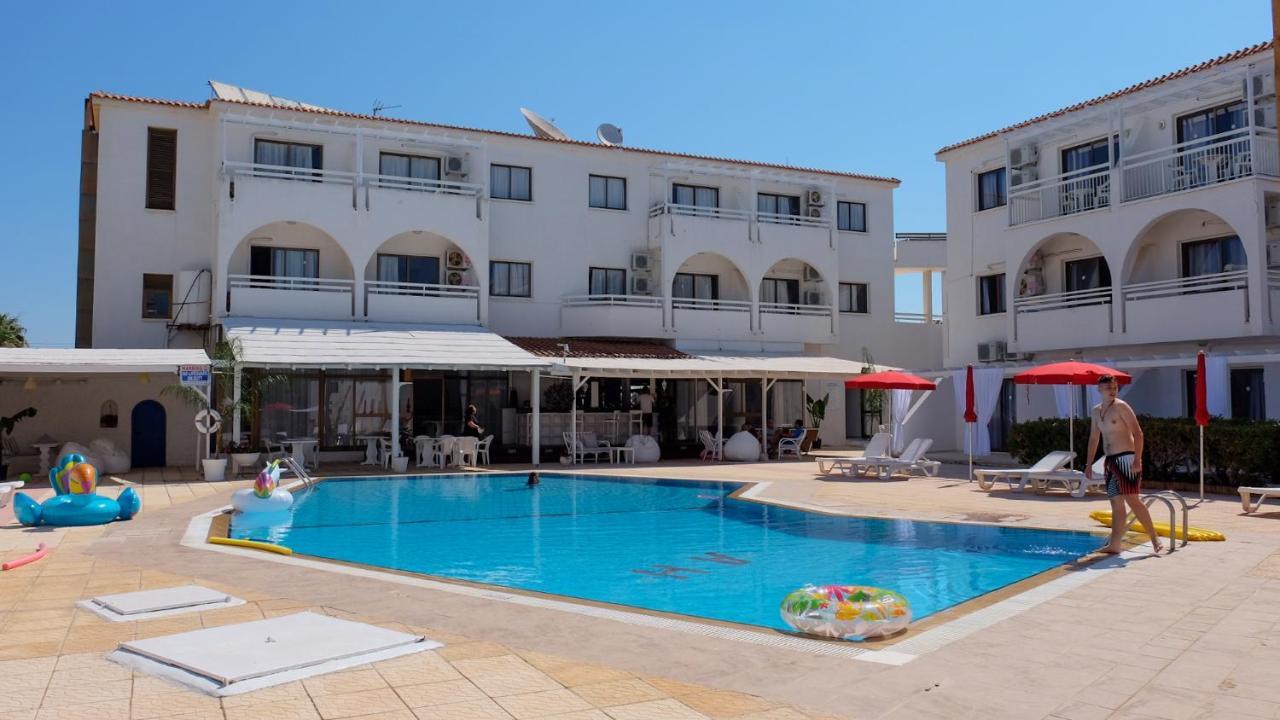 Amore Hotel Apartments 2*