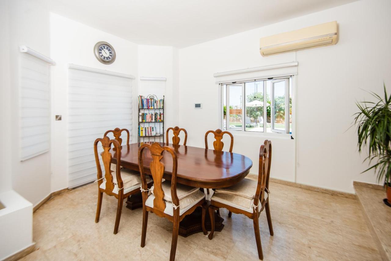 Villa Dene Hollow *