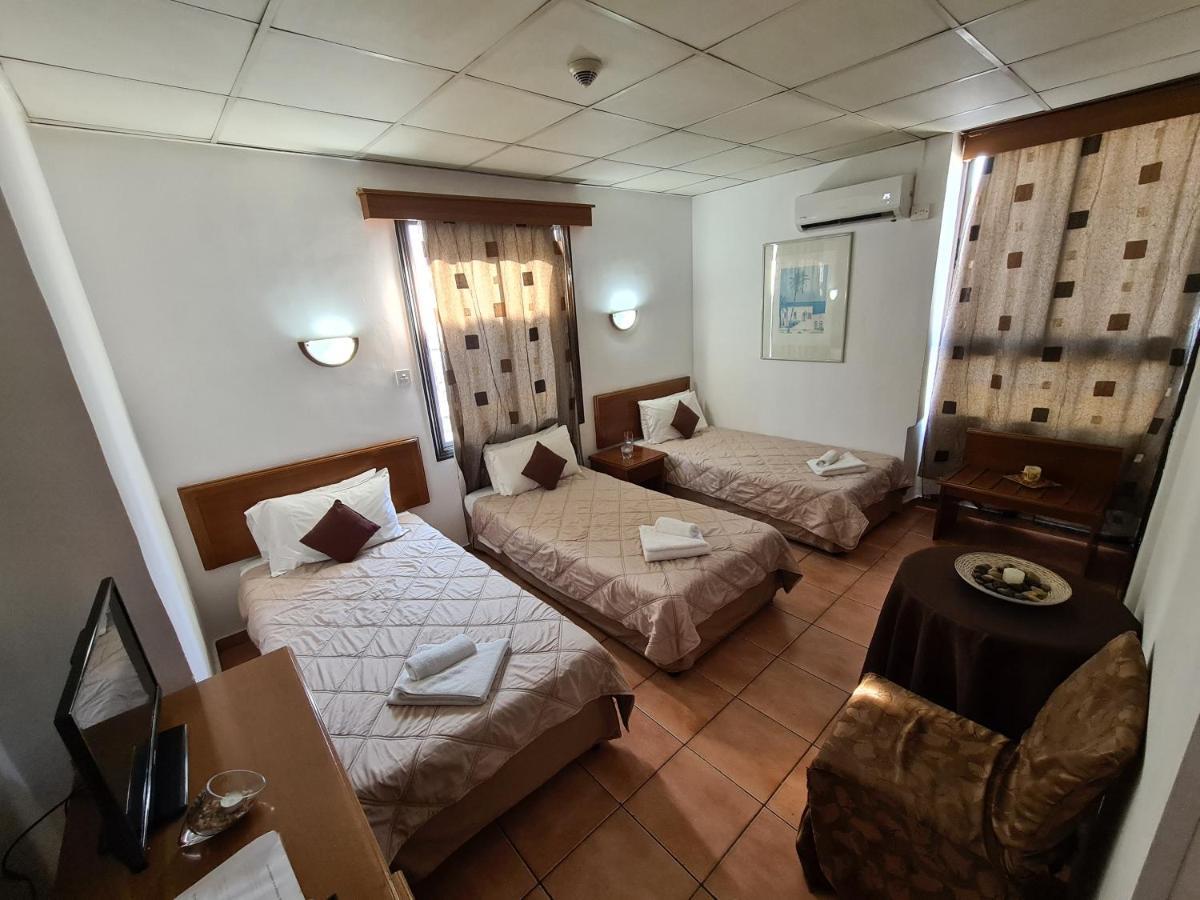 Metropole Hotel 2*