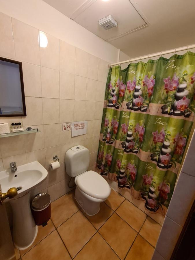 Metropole Hotel 2*