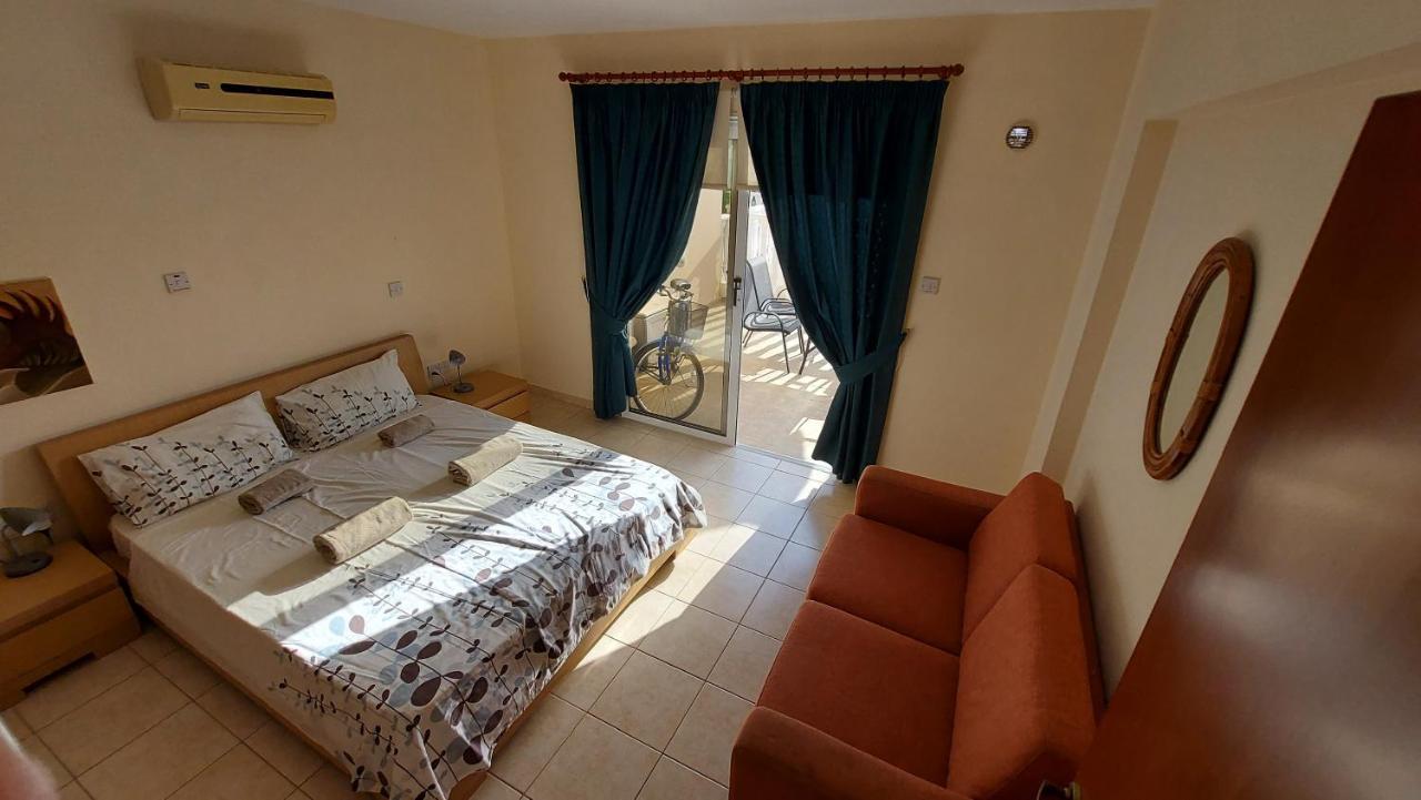 Lome Nissi Golden * Agia Napa