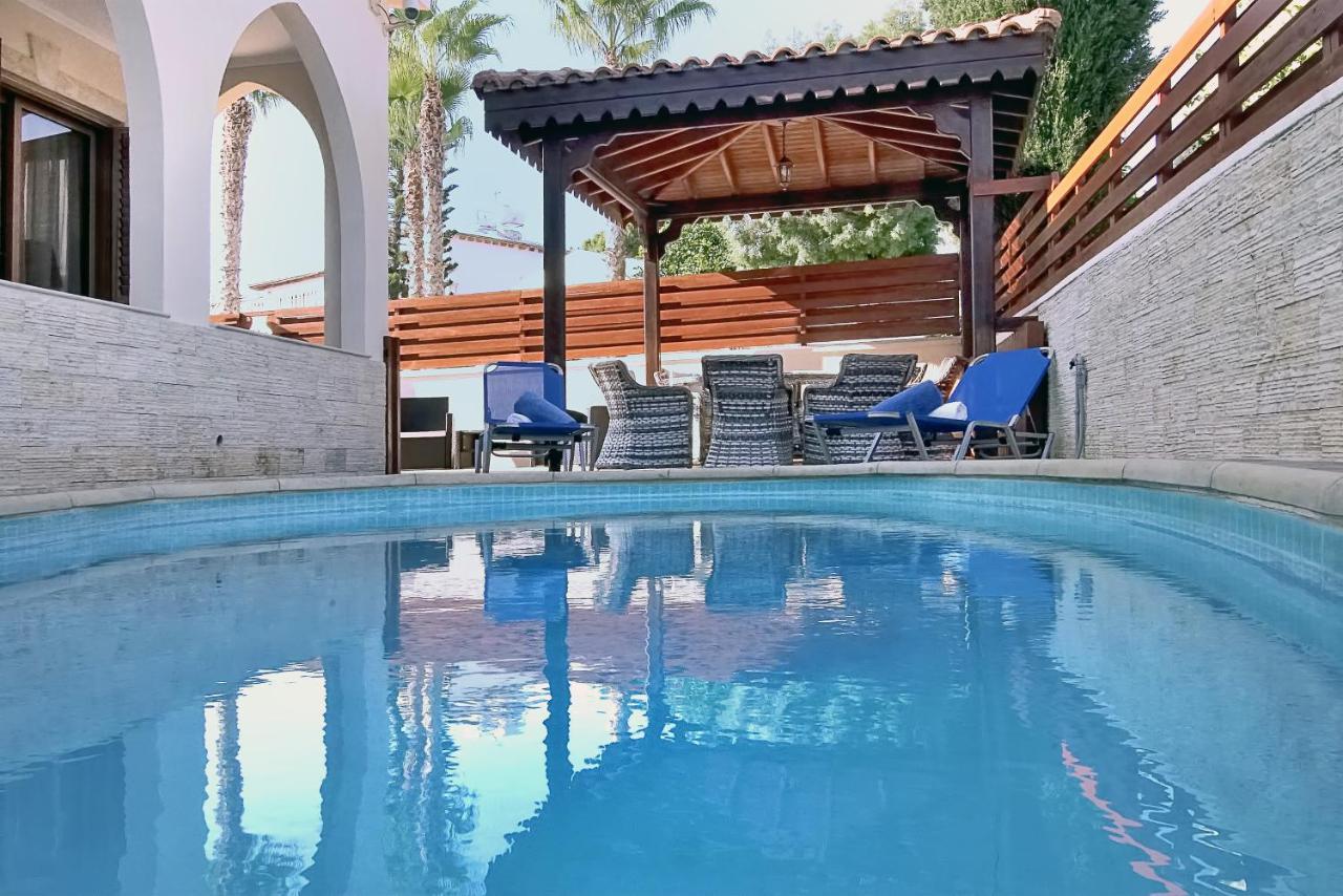 Chronas By Prestige Bookings * Coral Bay