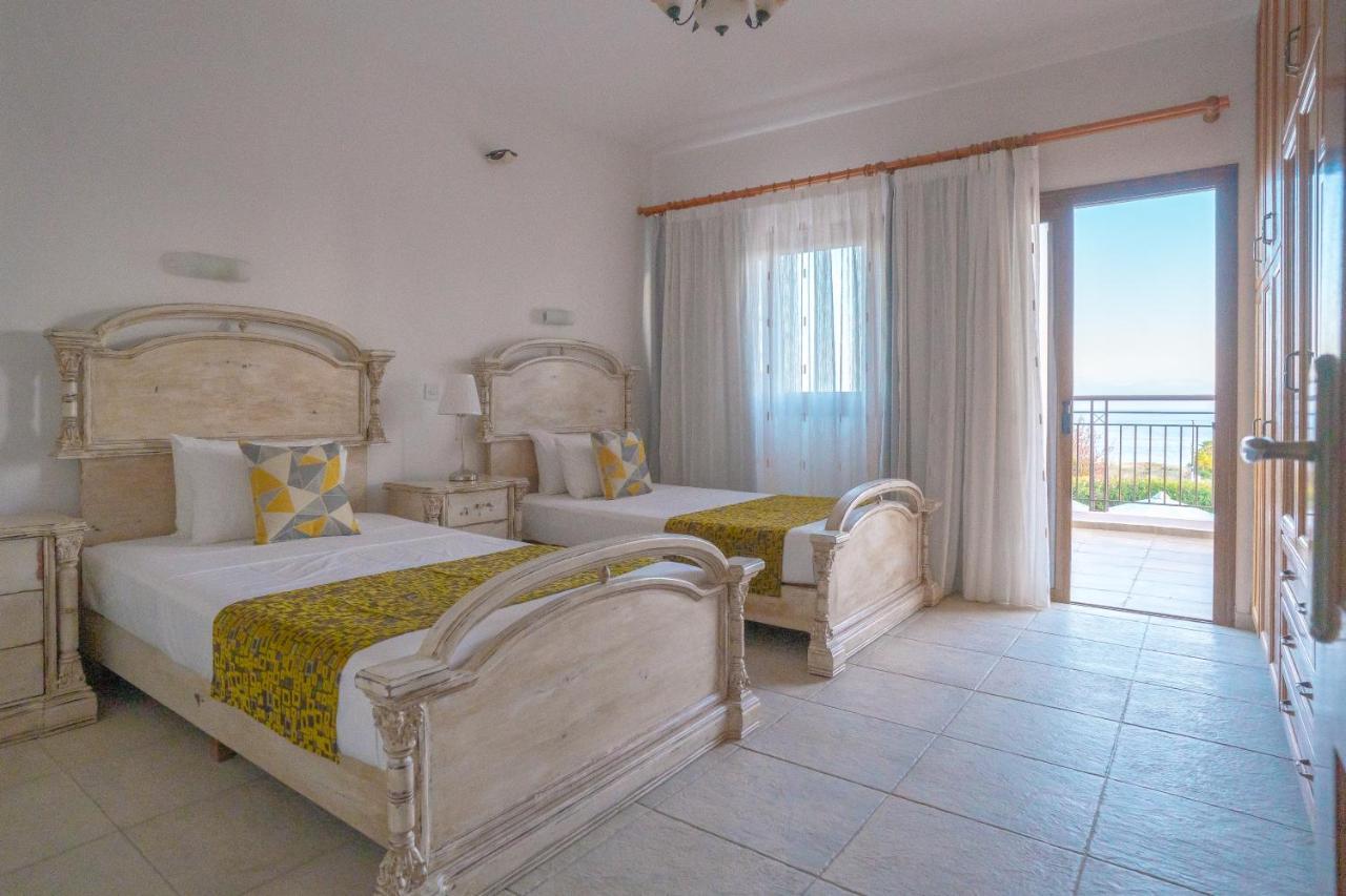 Luxor By Prestige Bookings * Coral Bay