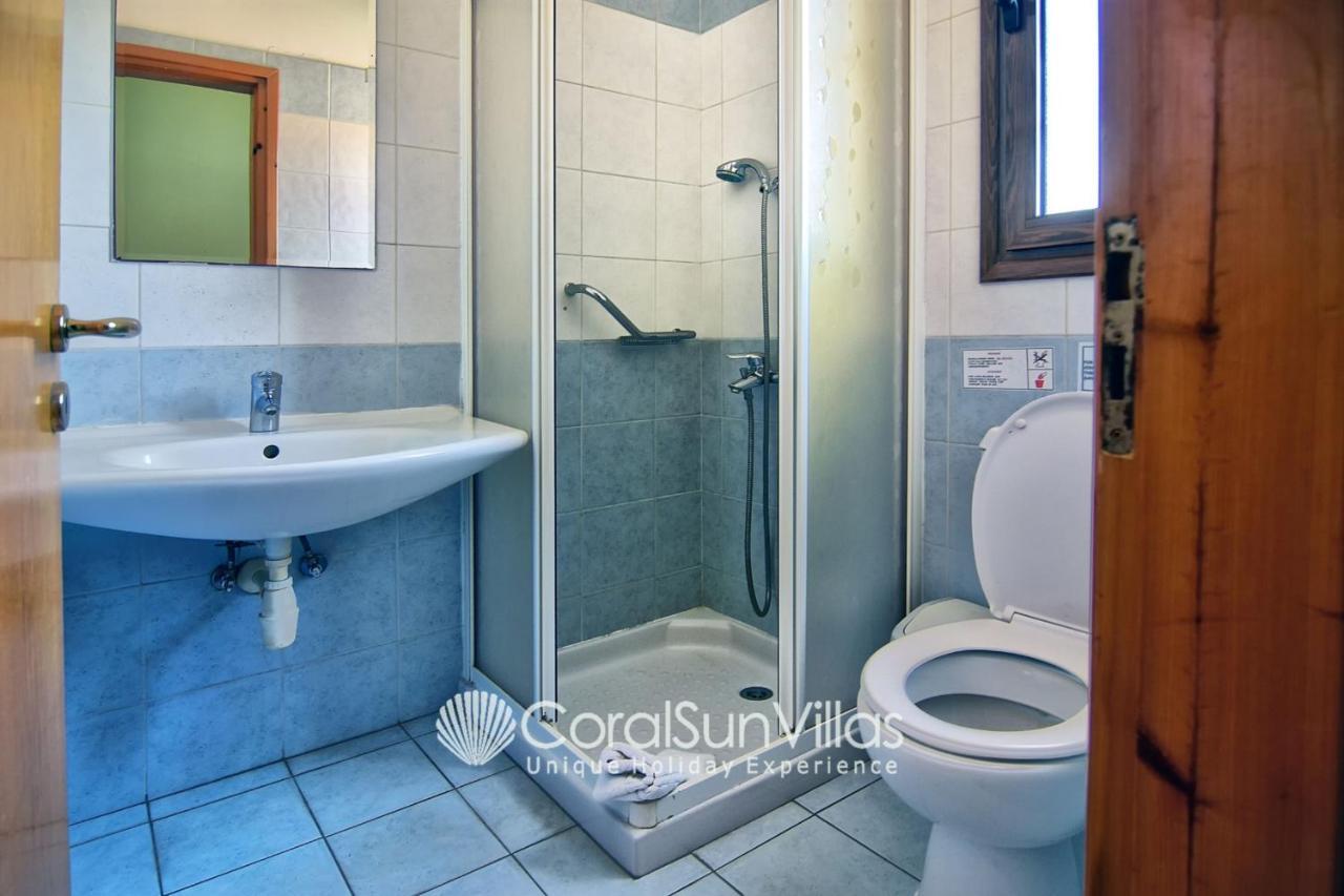 Villa Large Pool & Garden, Sauna/jacuzzi,table Tennis, Peaceful Area, Near To The Sea