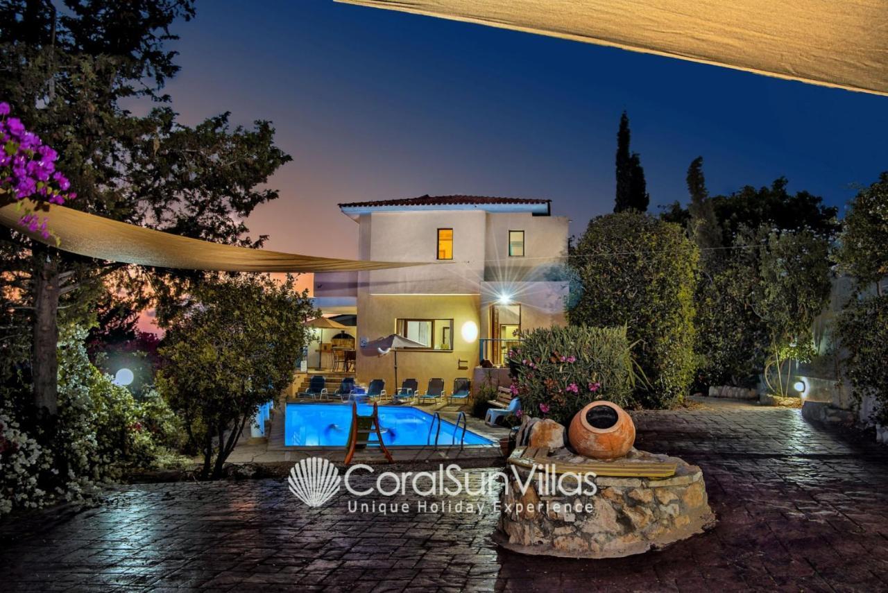 Villa Wonderful Quiet Area,complete Privacy,large Pool, Colorful Garden, Jacuzzi/sauna *