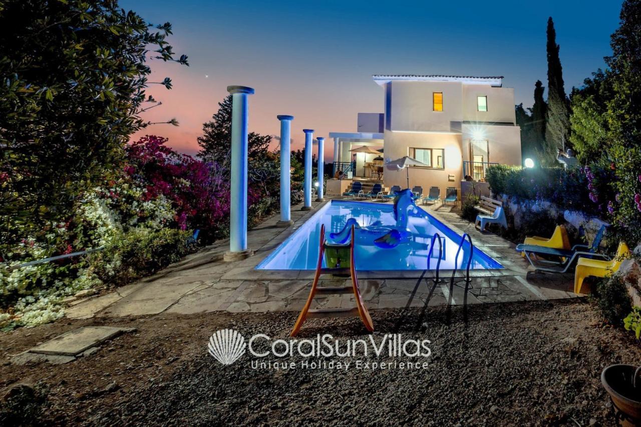 Villa Wonderful Quiet Area,complete Privacy,large Pool, Colorful Garden, Jacuzzi/sauna Peyia
