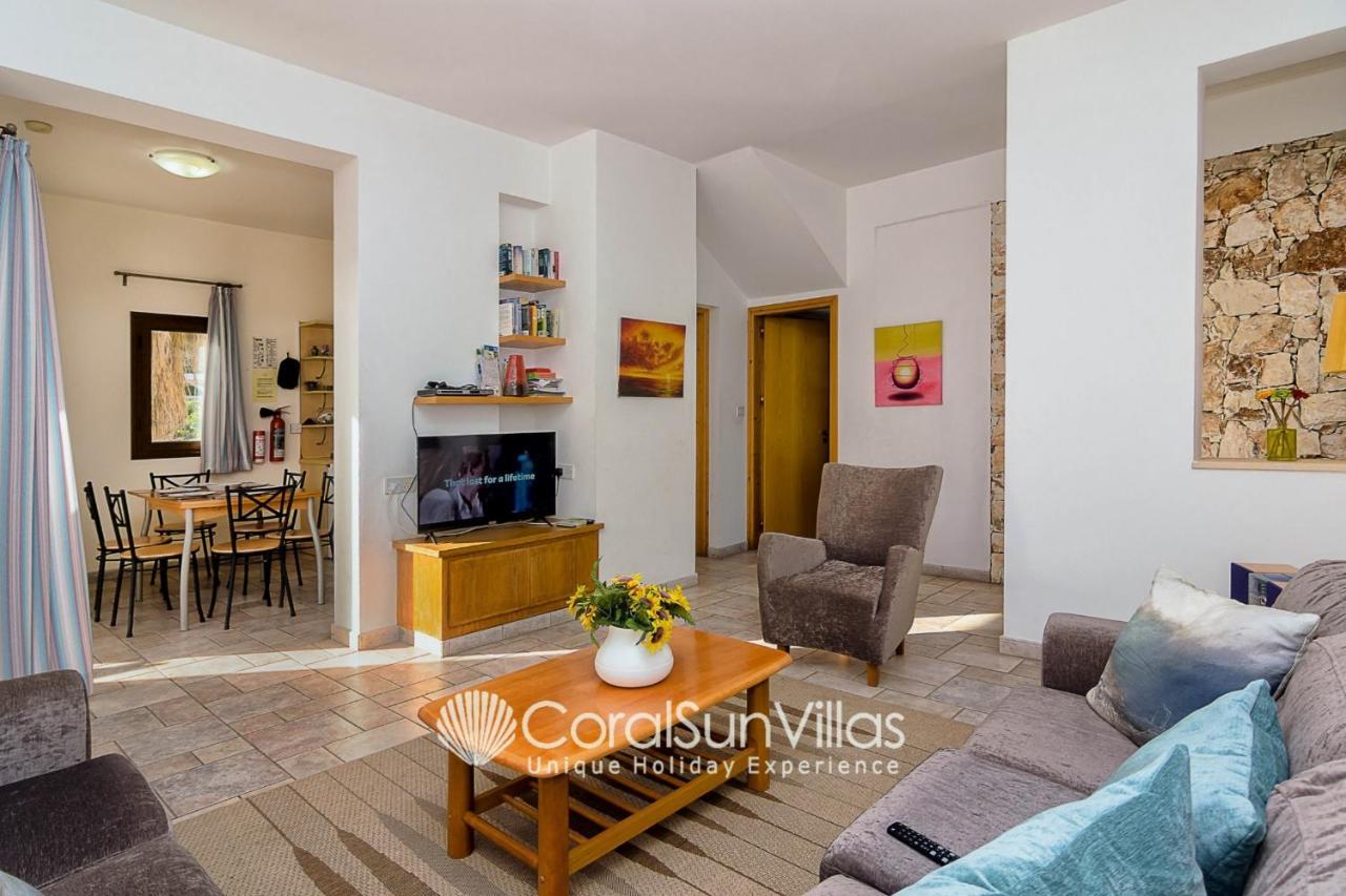 Villa Wonderful Quiet Area,complete Privacy,large Pool, Colorful Garden, Jacuzzi/sauna