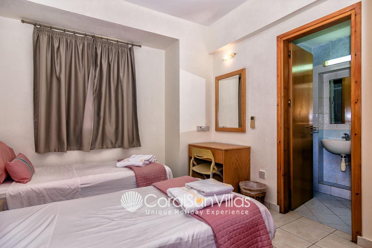 Villa Wonderful Quiet Area,complete Privacy,large Pool, Colorful Garden, Jacuzzi/sauna Peyia