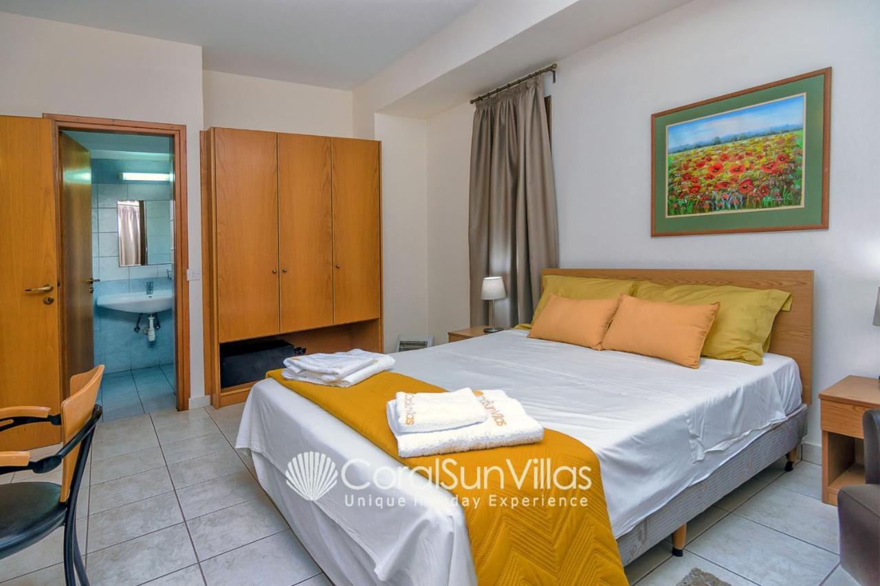 Wonderful Quiet Area,complete Privacy,large Pool, Colorful Garden, Jacuzzi/sauna Peyia