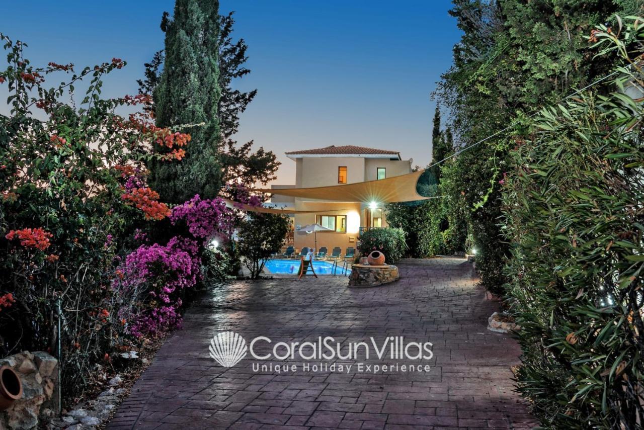 Villa Wonderful Quiet Area,complete Privacy,large Pool, Colorful Garden, Jacuzzi/sauna Peyia