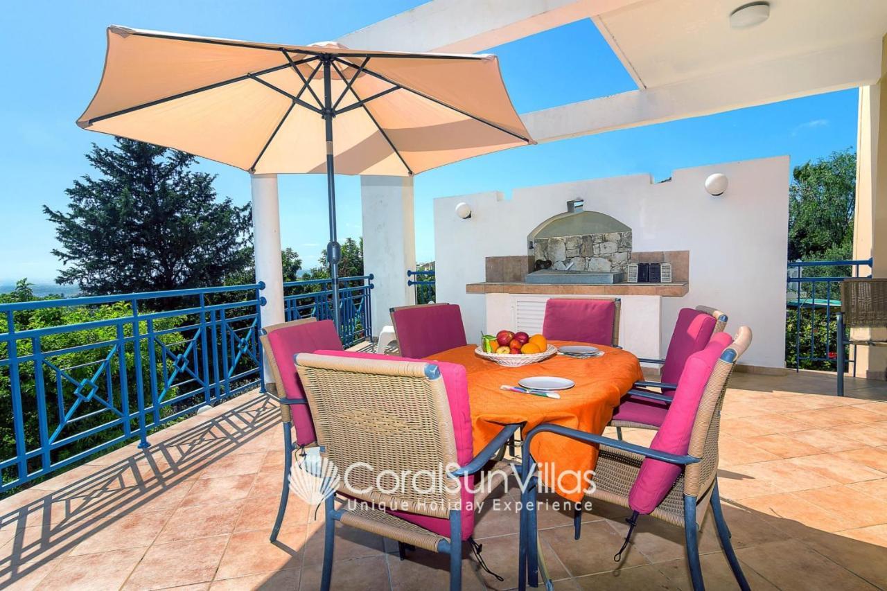 Villa Wonderful Quiet Area,complete Privacy,large Pool, Colorful Garden, Jacuzzi/sauna Peyia