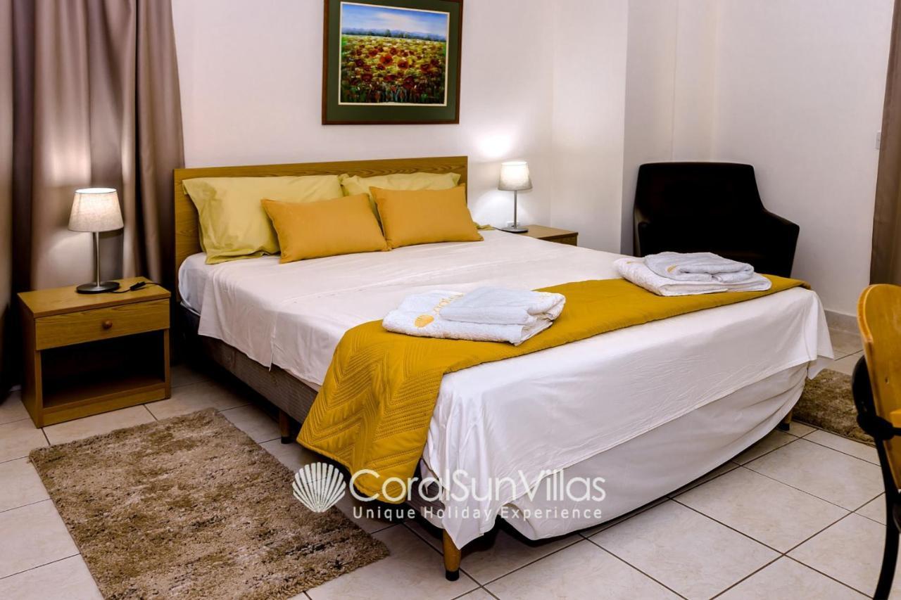Villa Wonderful Quiet Area,complete Privacy,large Pool, Colorful Garden, Jacuzzi/sauna Peyia