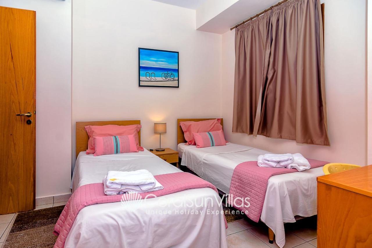 Villa Wonderful Quiet Area,complete Privacy,large Pool, Colorful Garden, Jacuzzi/sauna Peyia