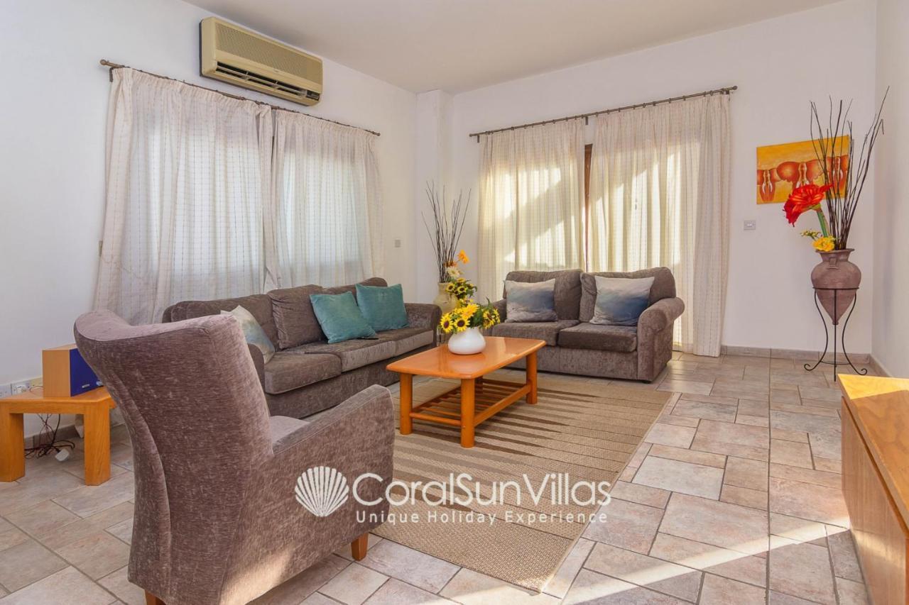 Villa Wonderful Quiet Area,complete Privacy,large Pool, Colorful Garden, Jacuzzi/sauna Peyia